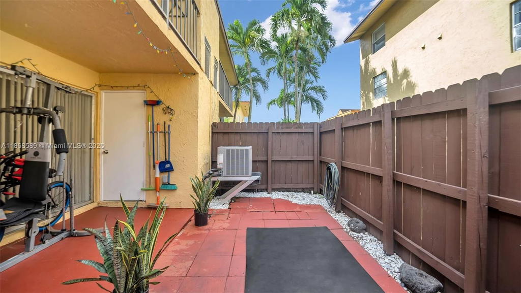 Real estate property located at 15480 82nd Ln #218, Miami-dade, Continuum Condo Ph Ii, Miami, FL