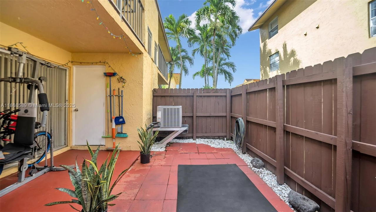 Real estate property located at 15480 82nd Ln #218, Miami-dade, Continuum Condo Ph Ii, Miami, FL