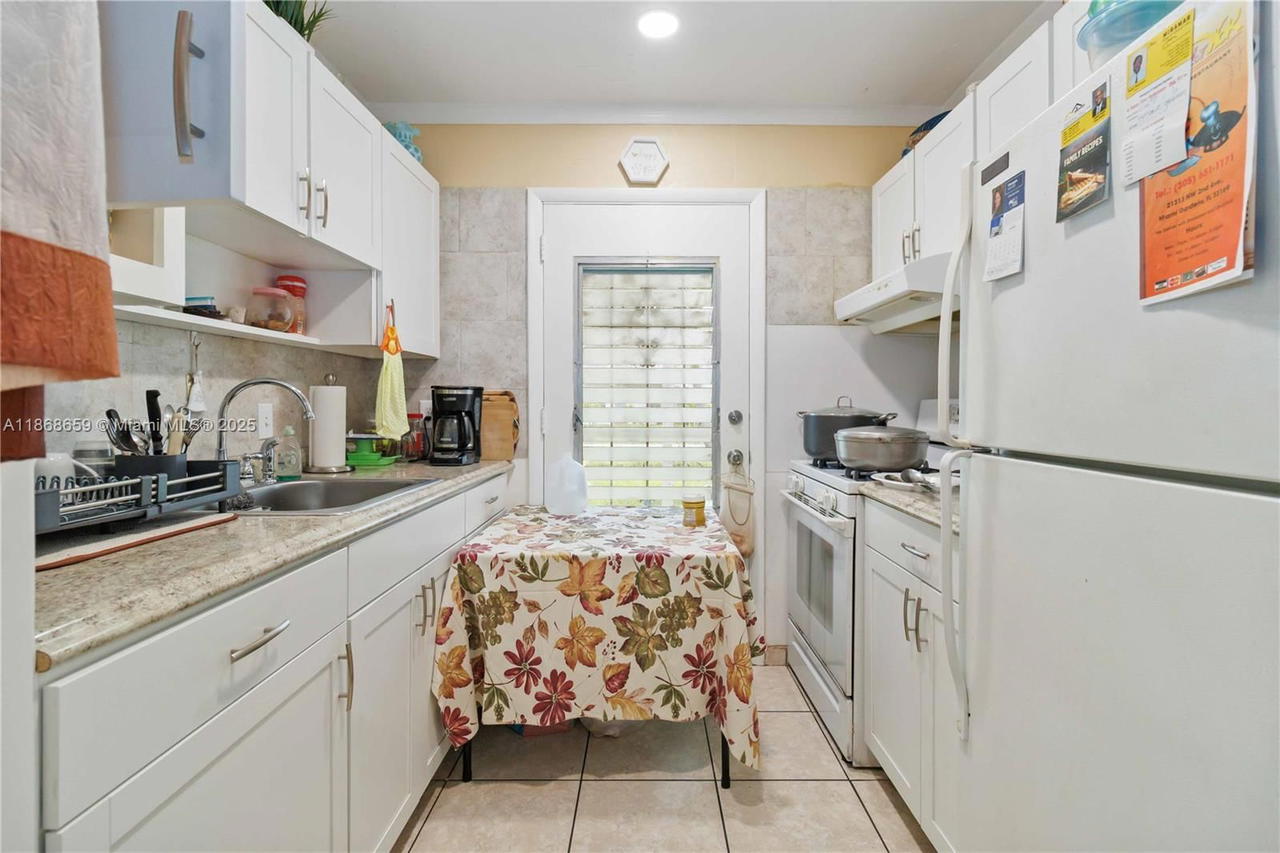 Real estate property located at 11 204th St #1, Miami-dade, Ro-mont Gardens Andover C, Miami Gardens, FL