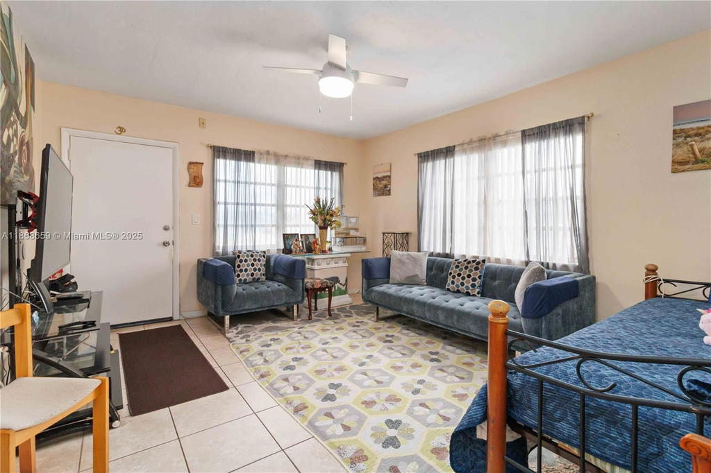 Real estate property located at 11 204th St #1, Miami-dade, Ro-mont Gardens Andover C, Miami Gardens, FL