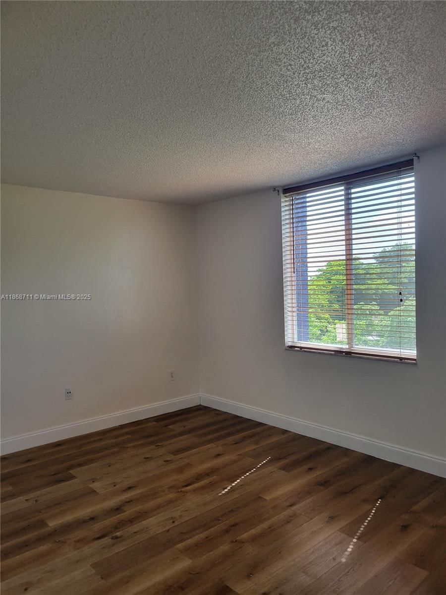 Real estate property located at 10000 80th Ct #2533, Miami-dade, Samari Lake East Condo, Hialeah Gardens, FL