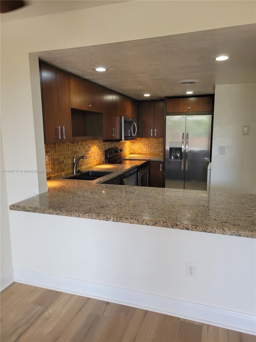 Real estate property located at 10000 80th Ct #2533, Miami-dade, Samari Lake East Condo, Hialeah Gardens, FL