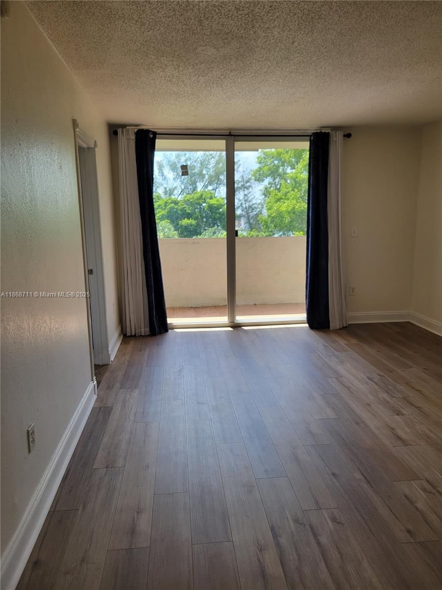 Real estate property located at 10000 80th Ct #2533, Miami-dade, Samari Lake East Condo, Hialeah Gardens, FL