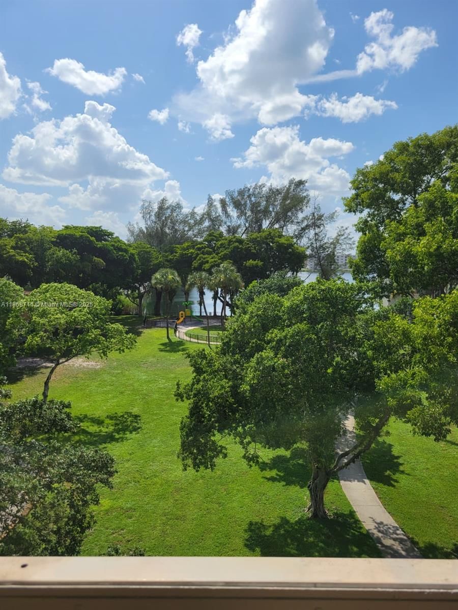 Real estate property located at 10000 80th Ct #2533, Miami-dade, Samari Lake East Condo, Hialeah Gardens, FL