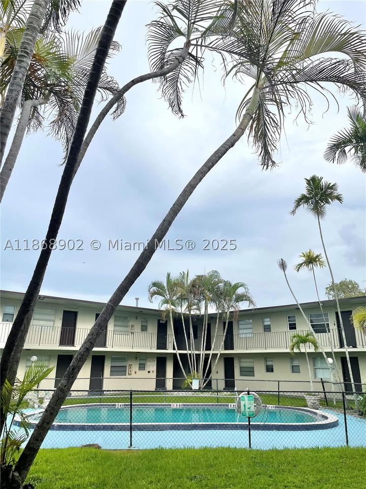 Real estate property located at 3901 112th Ave #46, Miami-dade, Villas Of West Bird Condo, Miami, FL