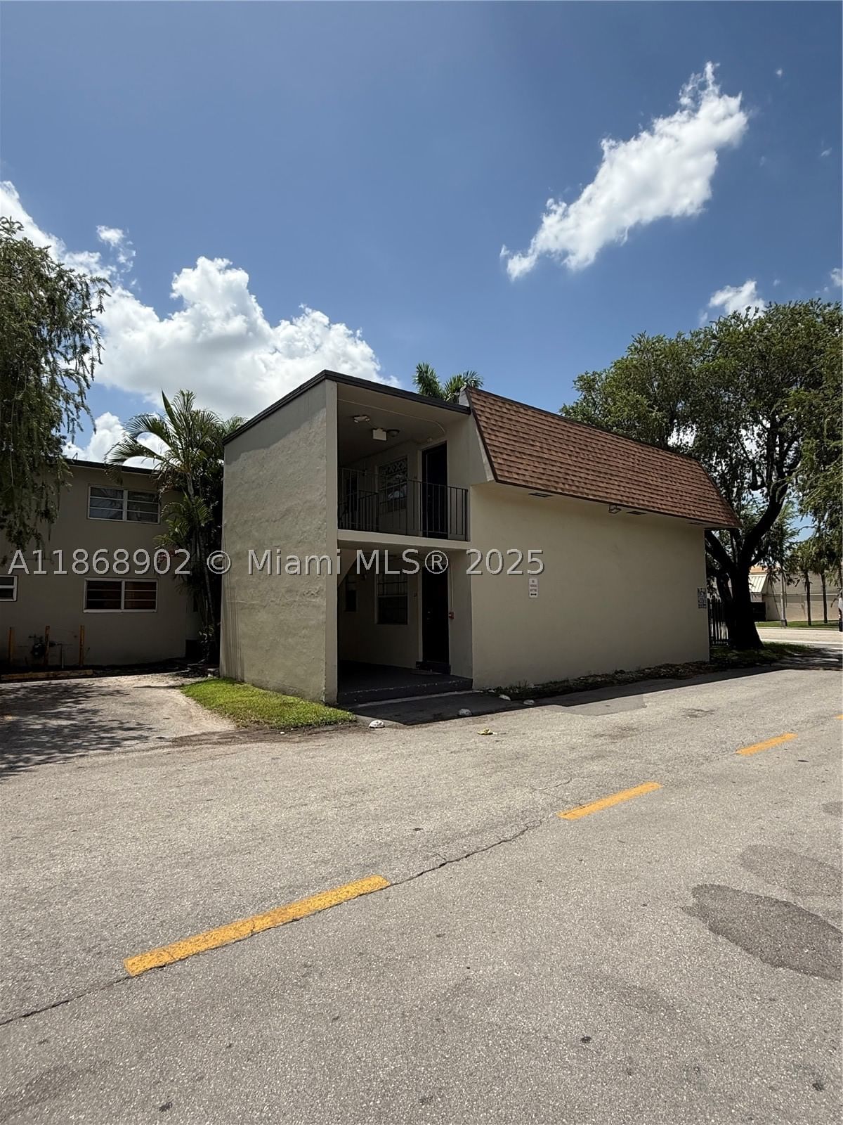 Real estate property located at 3901 112th Ave #46, Miami-dade, Villas Of West Bird Condo, Miami, FL