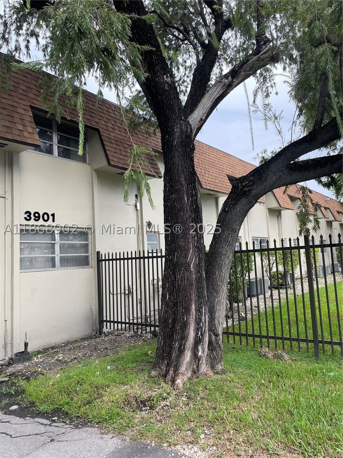 Real estate property located at 3901 112th Ave #46, Miami-dade, Villas Of West Bird Condo, Miami, FL