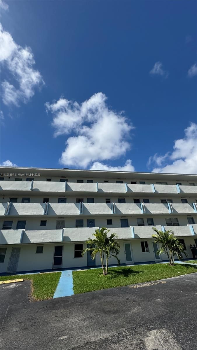 Real estate property located at 1701 191st St A214, Miami-dade, Rolling Green Condo A, Miami, FL