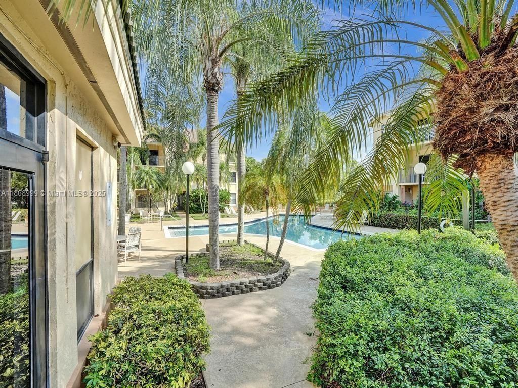 Real estate property located at 9999 Summerbreeze Dr #108, Broward, Summerbreeze Condo, Sunrise, FL