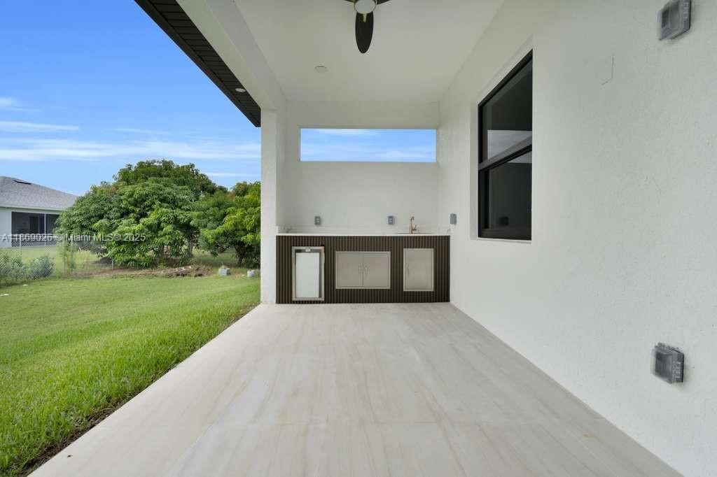 Real estate property located at 911 Sara Ave N, Lee, Lehigh Acres, Lehigh Acres, FL