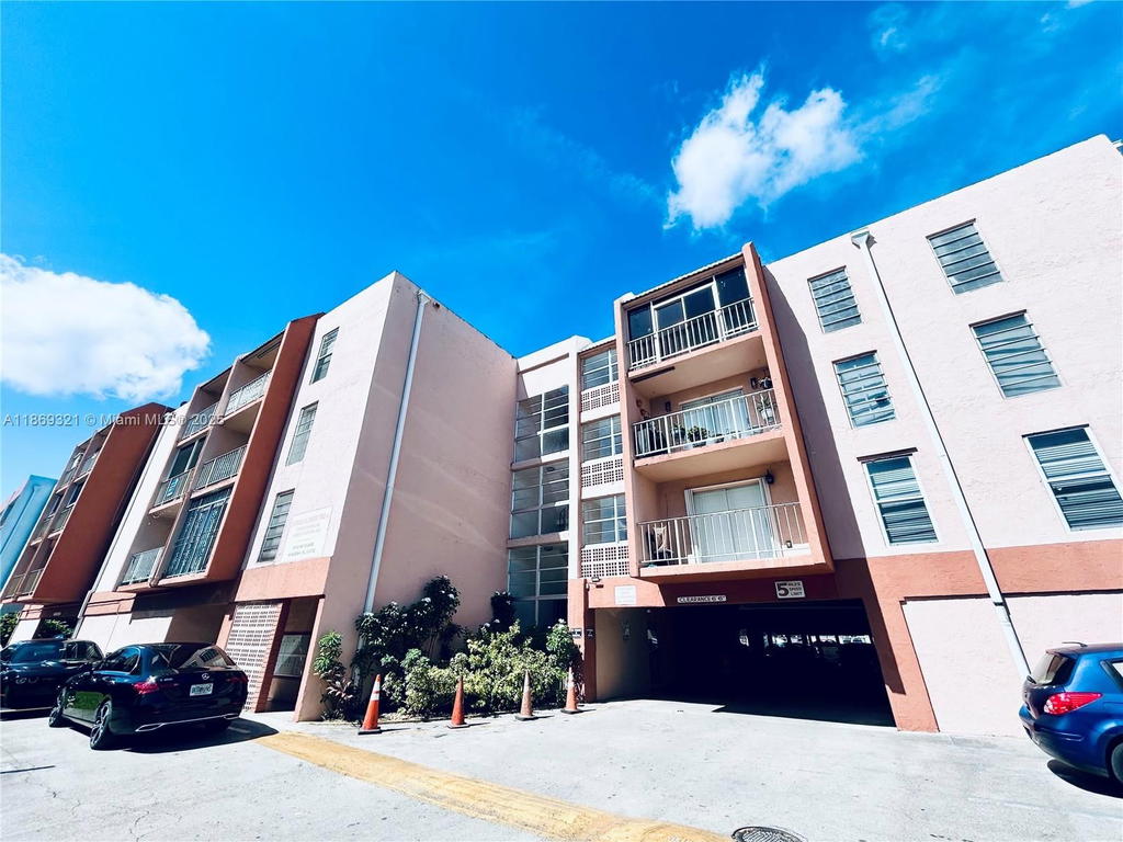 Real estate property located at 6130 19th Ave #305, Miami-dade, Morada No 2 Condo, Hialeah, FL