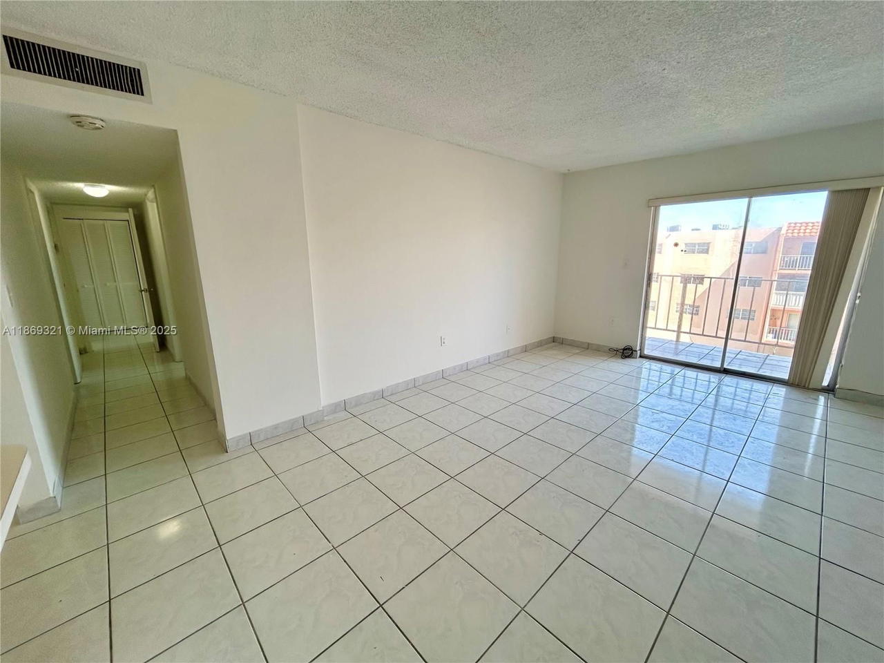 Real estate property located at 6130 19th Ave #305, Miami-dade, Morada No 2 Condo, Hialeah, FL