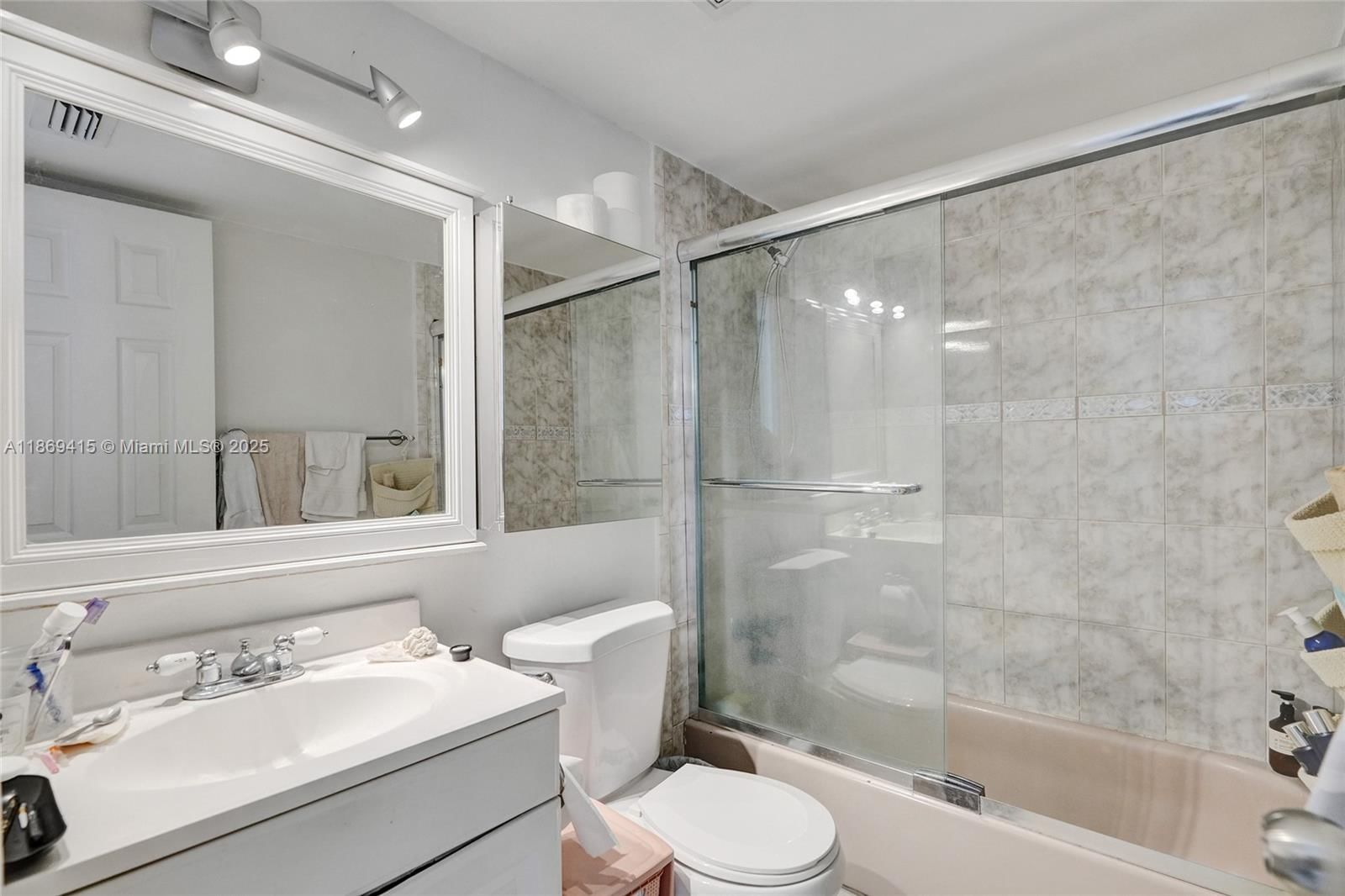 Real estate property located at 1801 Treasure Dr #329, Miami-dade, North Bay Villas Condo, North Bay Village, FL
