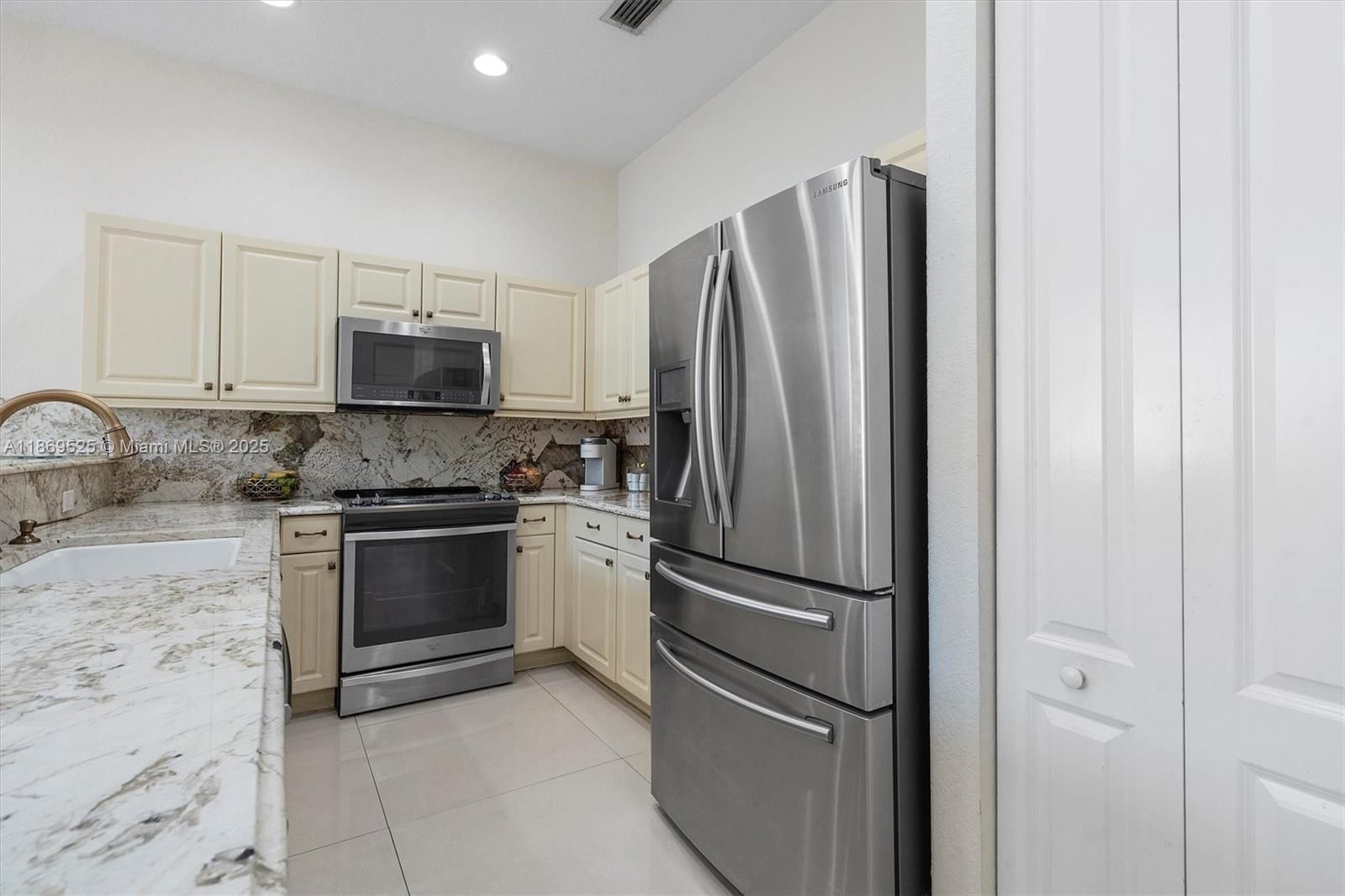 Real estate property located at 14614 6th St #6-11, Broward, Meadow Pines, Pembroke Pines, FL