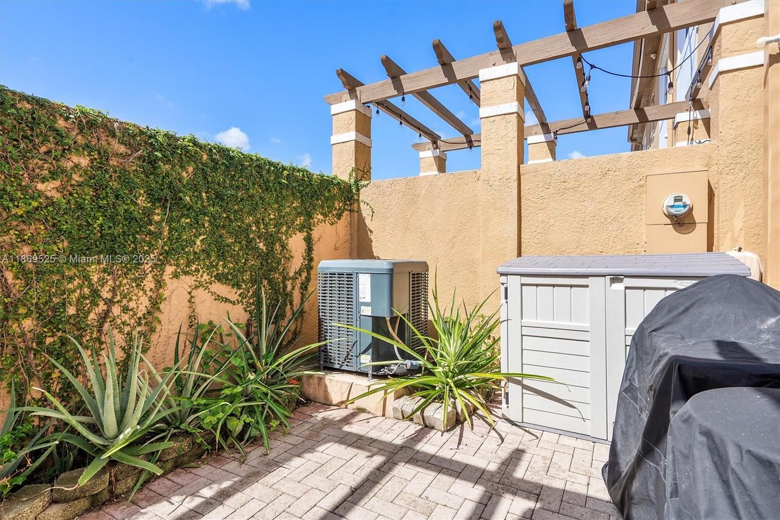Real estate property located at 14614 6th St #6-11, Broward, Meadow Pines, Pembroke Pines, FL