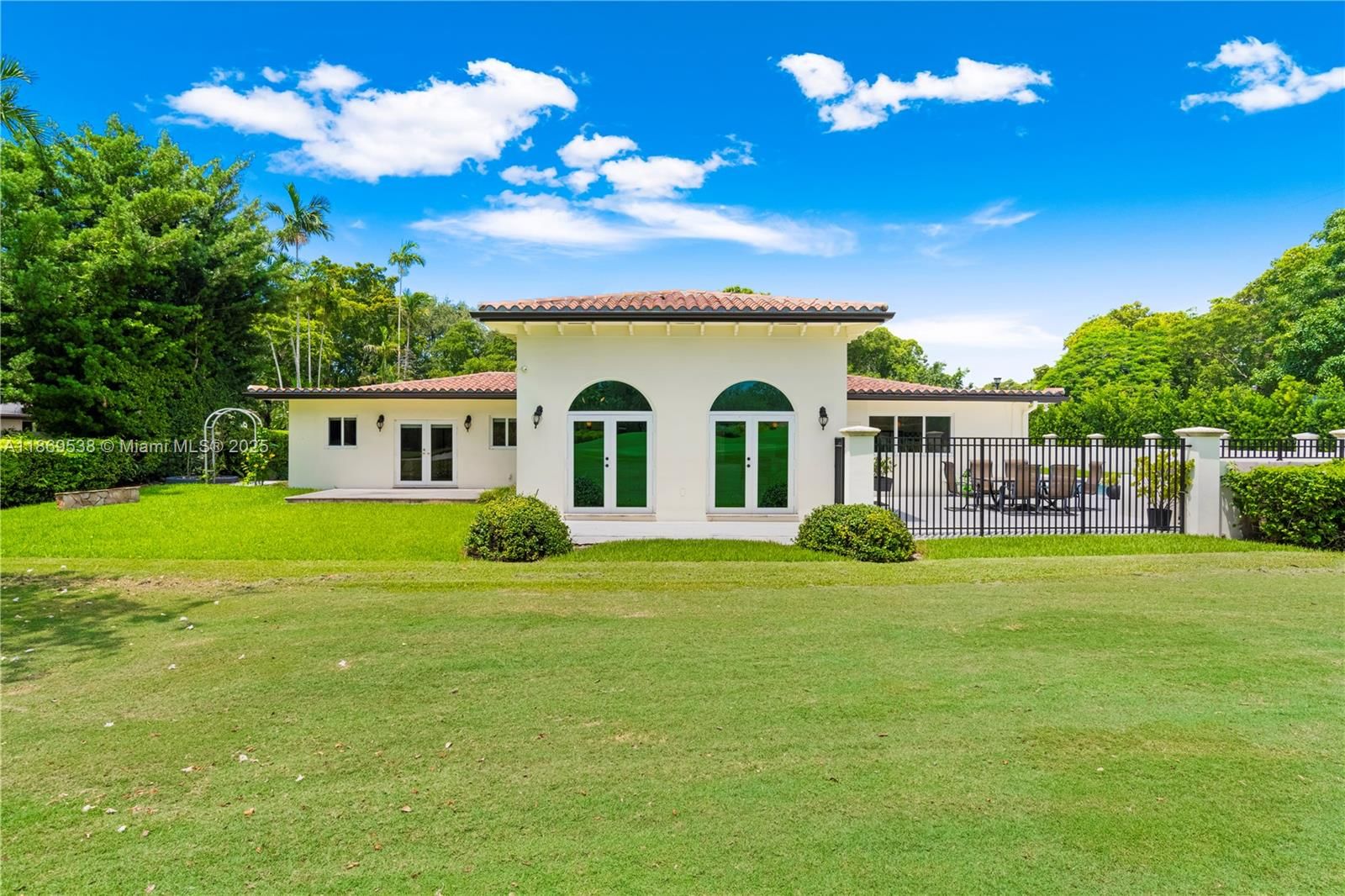 Real estate property located at 4001 Santa Maria St, Miami-dade, C Gab Country Club Sec 5, Coral Gables, FL