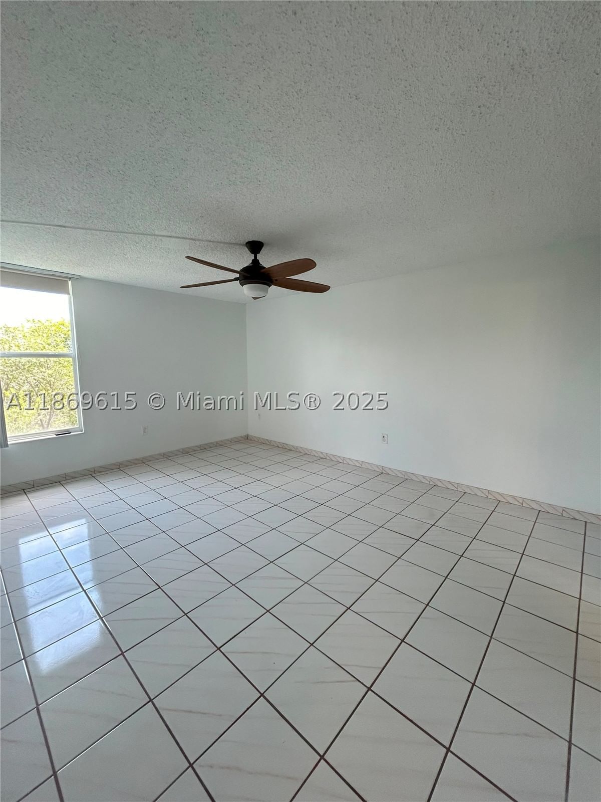 Real estate property located at 9682 Fontainebleau Blvd #410, Miami-dade, Golfview Club Fontaineble, Miami, FL