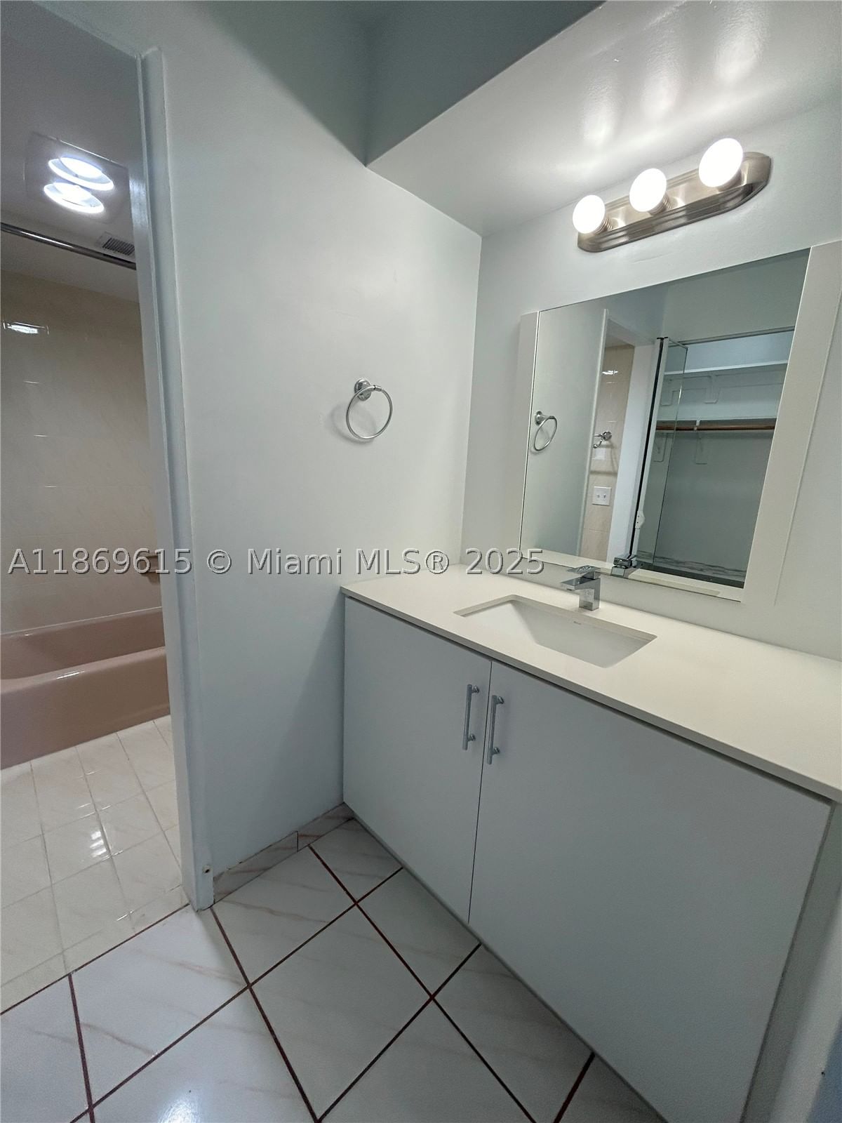 Real estate property located at 9682 Fontainebleau Blvd #410, Miami-dade, Golfview Club Fontaineble, Miami, FL