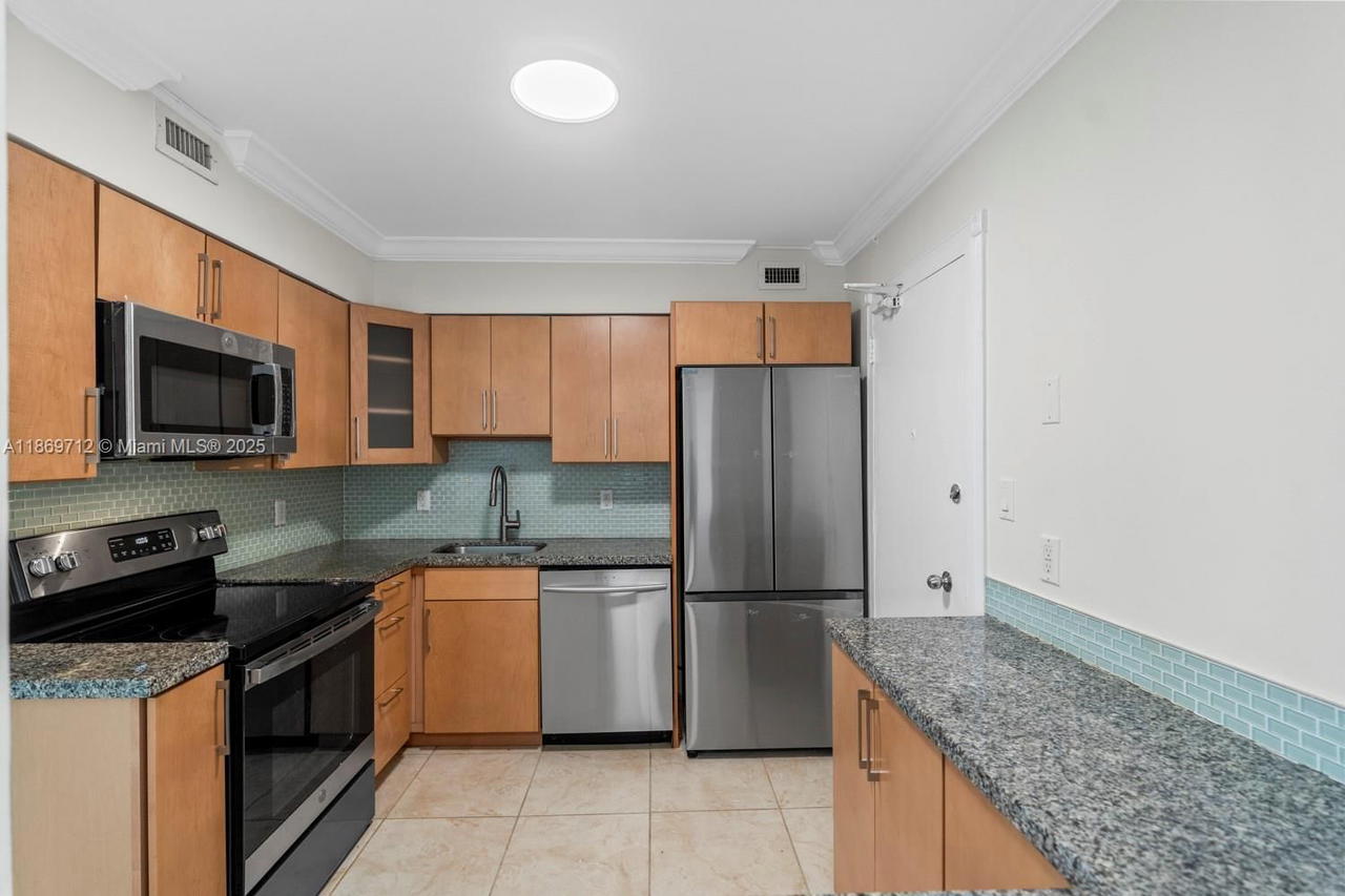 Real estate property located at 5161 Collins Ave #701, Miami-dade, Seacoast 5151 Condo, Miami Beach, FL