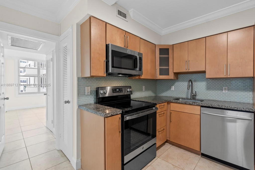 Real estate property located at 5161 Collins Ave #701, Miami-dade, Seacoast 5151 Condo, Miami Beach, FL