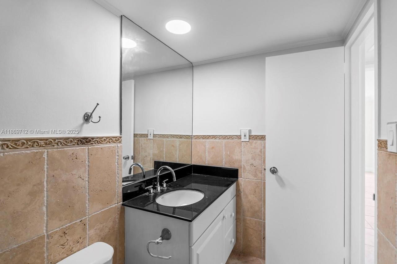 Real estate property located at 5161 Collins Ave #701, Miami-dade, Seacoast 5151 Condo, Miami Beach, FL