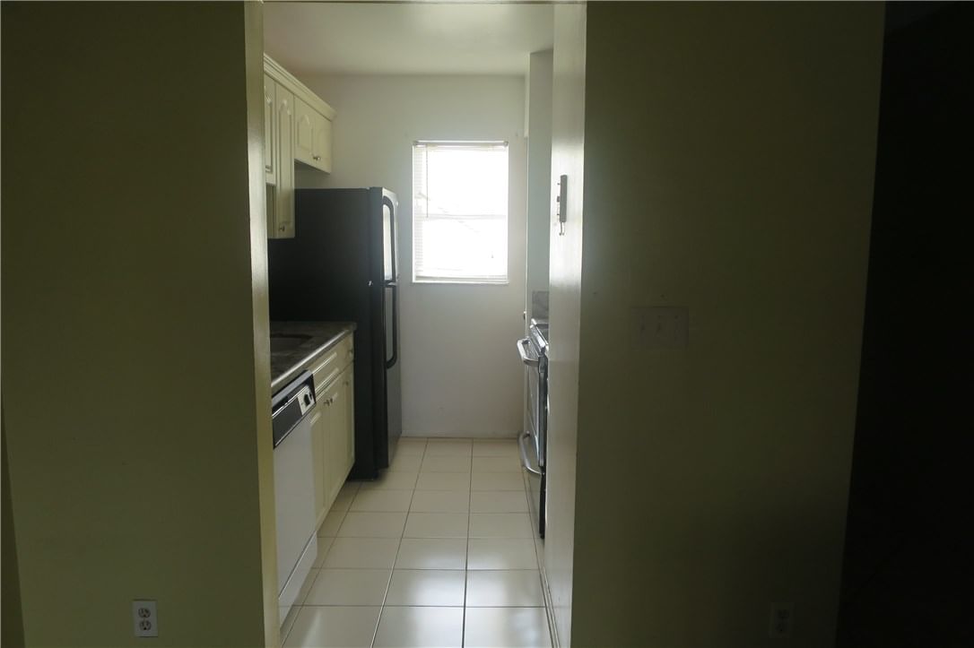 Real estate property located at 4600 67th Ave #212, Miami-dade, Sunwood Condo, Miami, FL