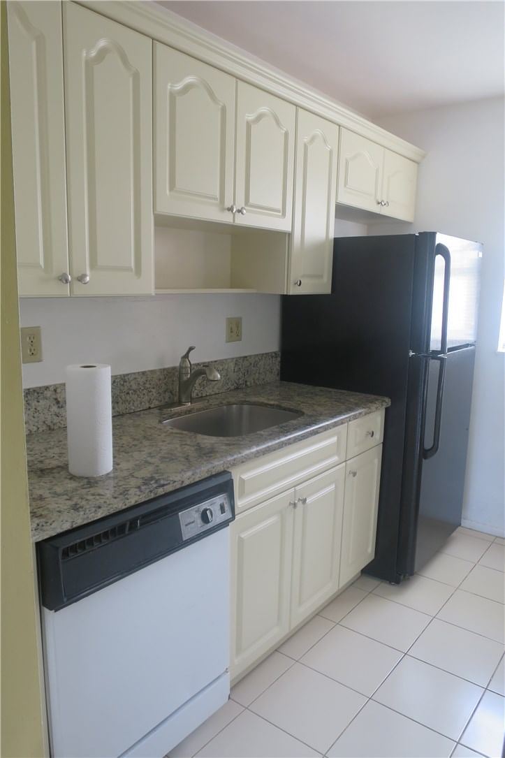 Real estate property located at 4600 67th Ave #212, Miami-dade, Sunwood Condo, Miami, FL