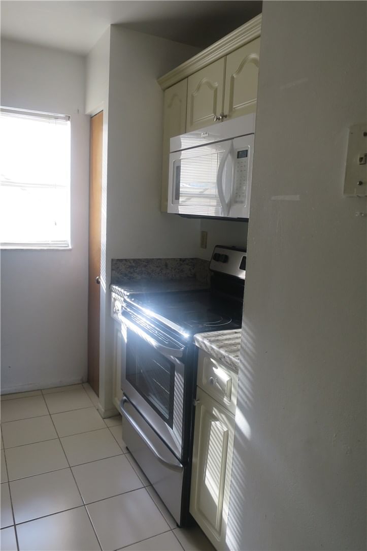 Real estate property located at 4600 67th Ave #212, Miami-dade, Sunwood Condo, Miami, FL