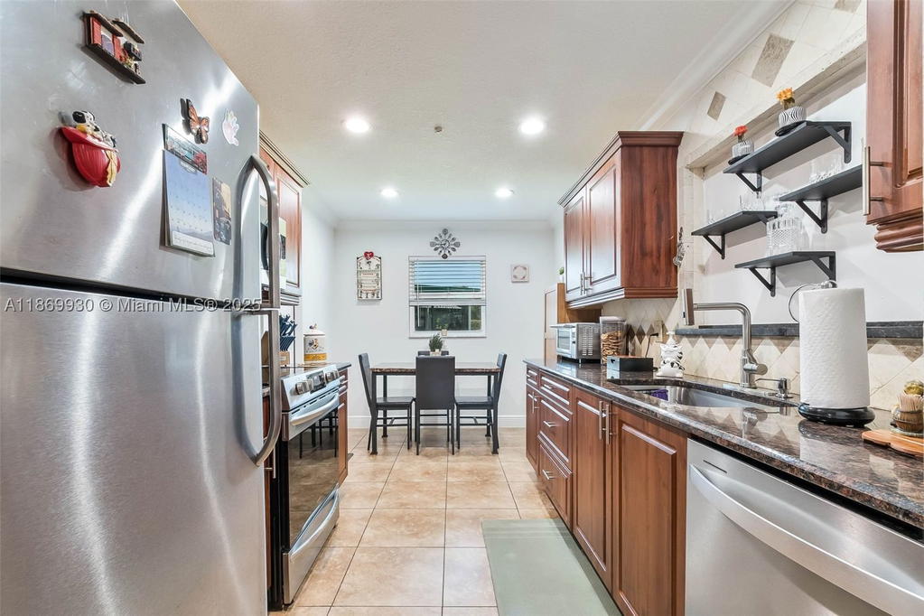 Real estate property located at 9021 13th St, Broward, Lauderdale West 3 Sec, Plantation, FL