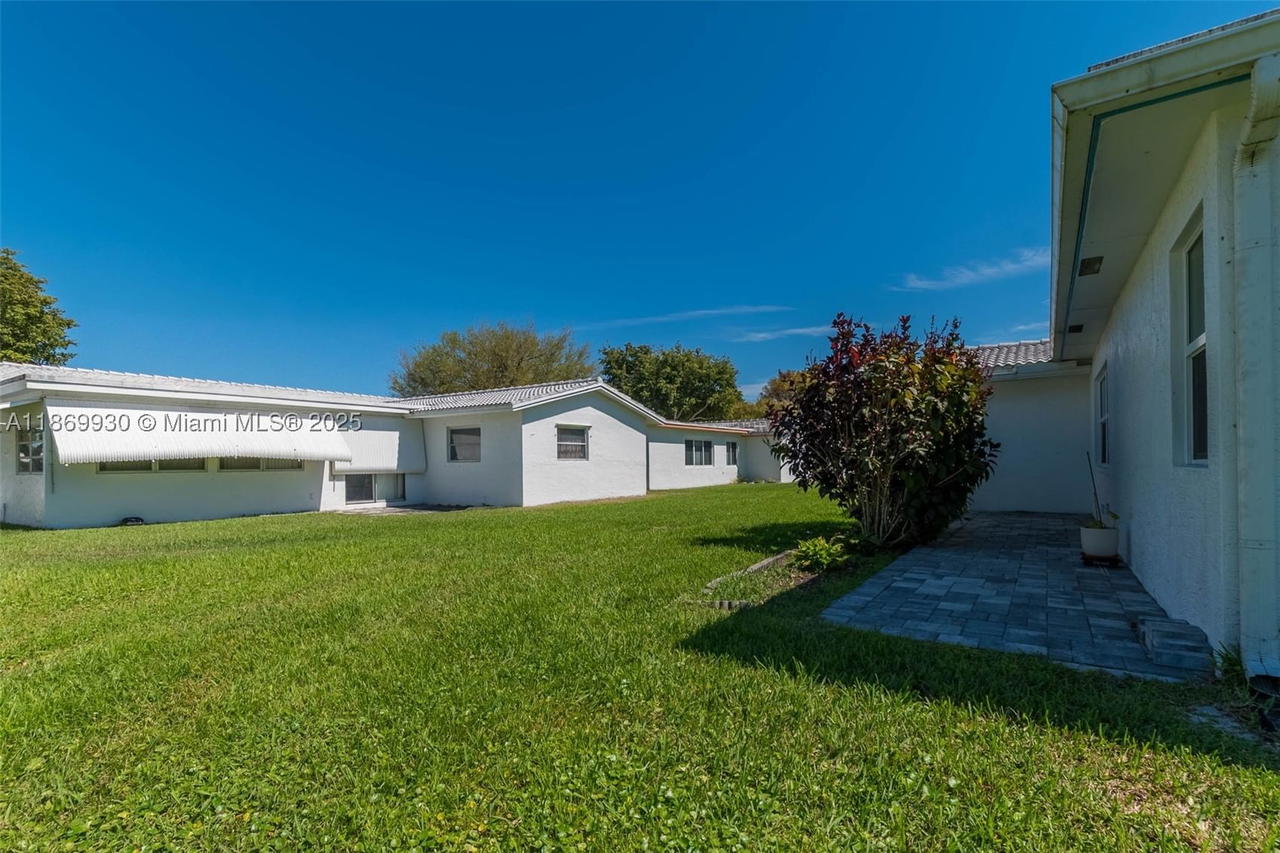 Real estate property located at 9021 13th St, Broward, Lauderdale West 3 Sec, Plantation, FL
