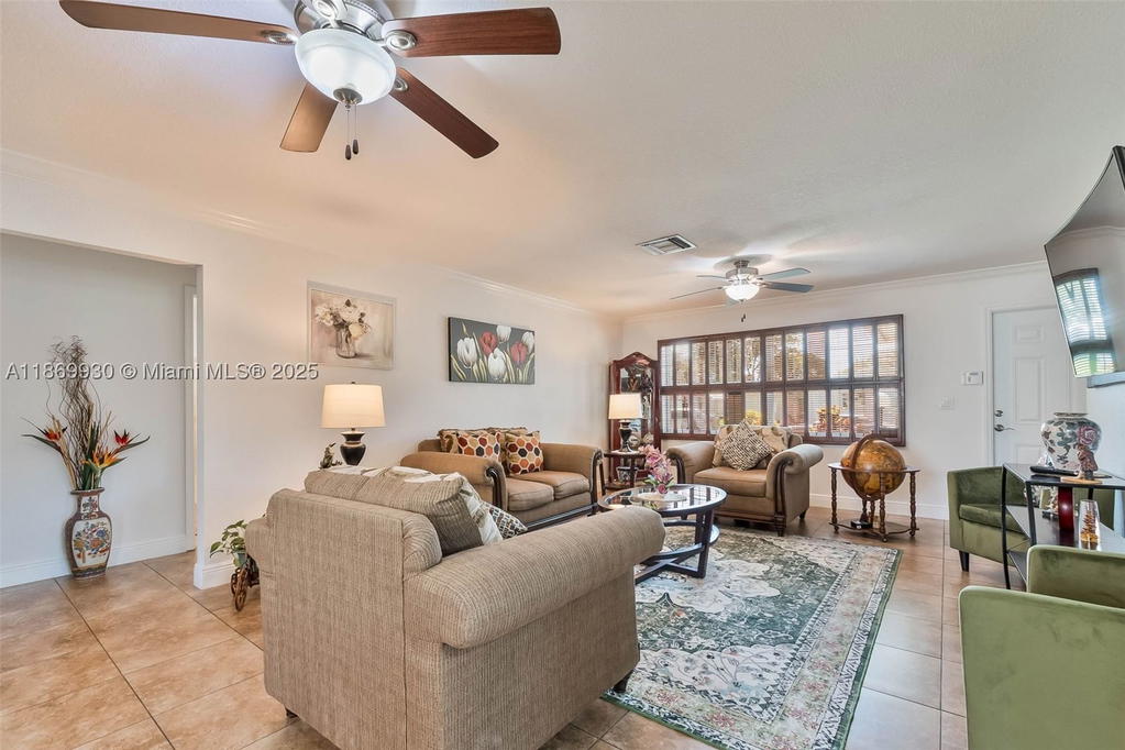 Real estate property located at 9021 13th St, Broward, Lauderdale West 3 Sec, Plantation, FL