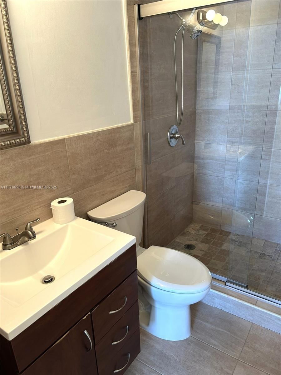 Real estate property located at 1880 Treasure Dr #4F, Miami-dade, Treasure Bay Club Condo, North Bay Village, FL