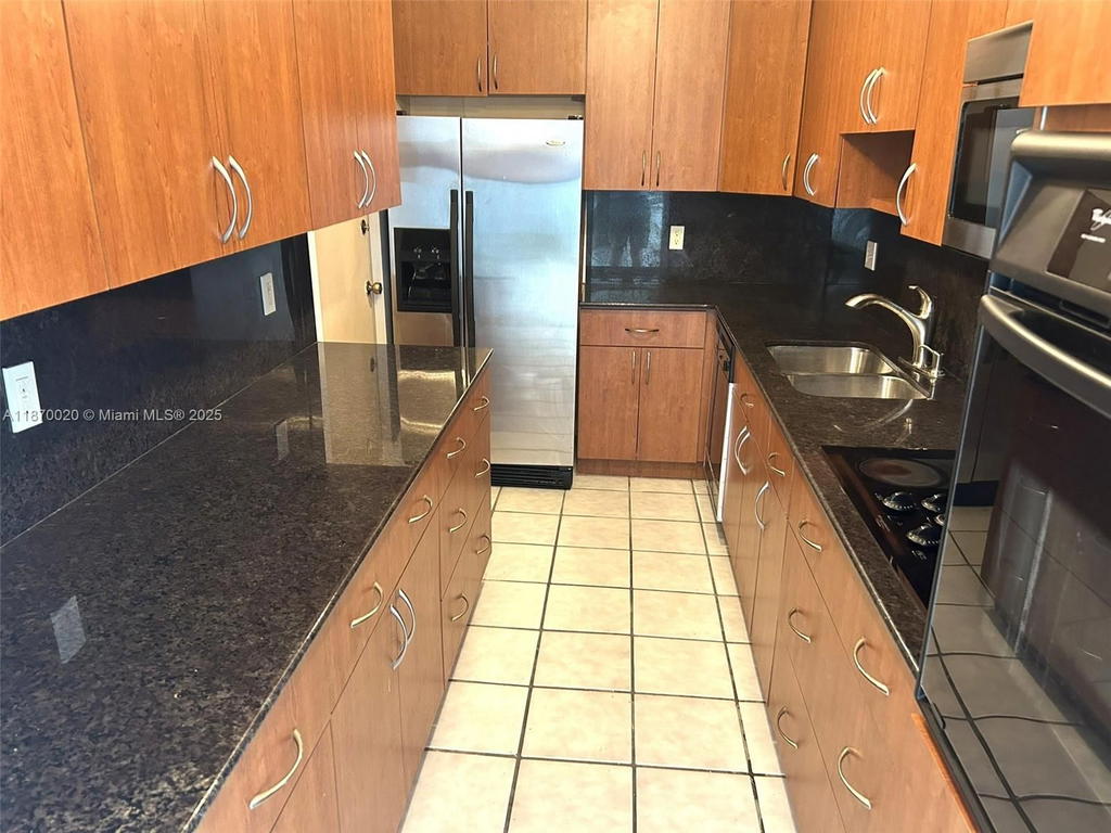 Real estate property located at 1880 Treasure Dr #4F, Miami-dade, Treasure Bay Club Condo, North Bay Village, FL