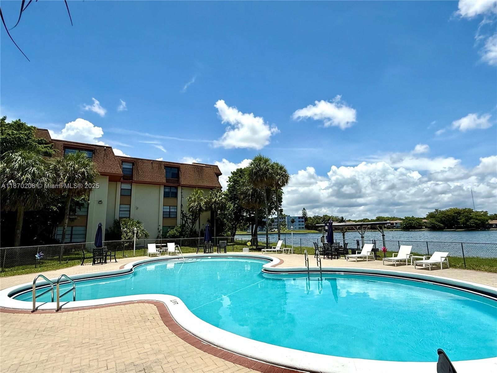Real estate property located at 671 195th St #220E, Miami-dade, Cedar Glenn Condo Apts Ea, Miami, FL