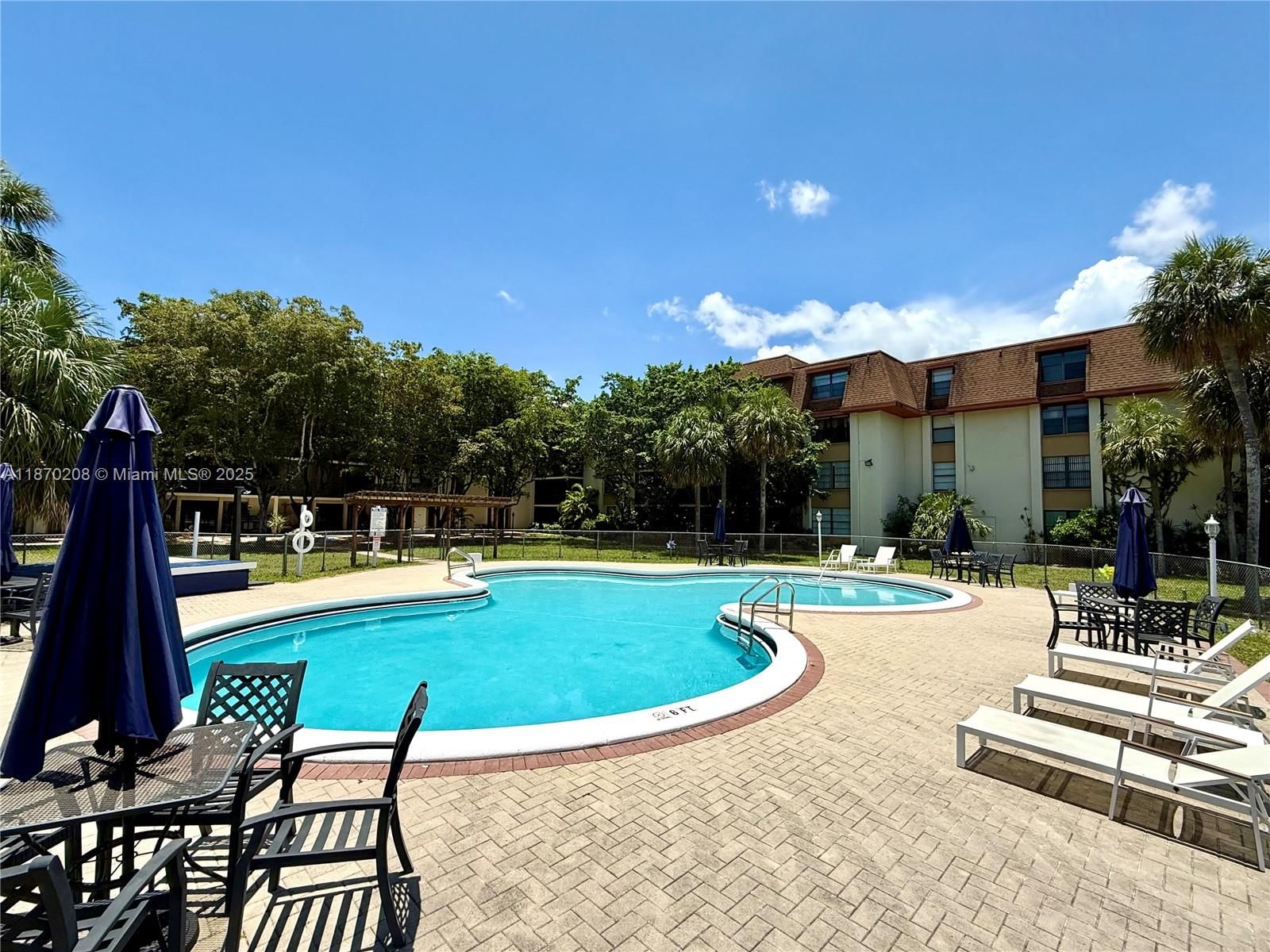 Real estate property located at 671 195th St #220E, Miami-dade, Cedar Glenn Condo Apts Ea, Miami, FL