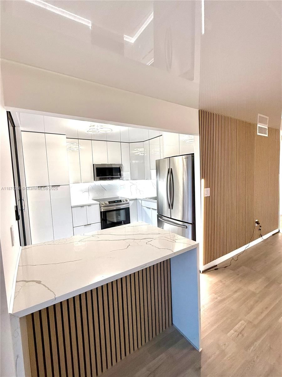 Real estate property located at 671 195th St #220E, Miami-dade, Cedar Glenn Condo Apts Ea, Miami, FL