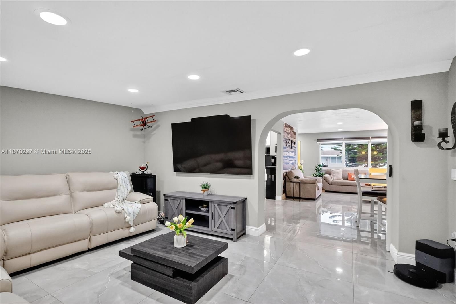 Real estate property located at 8210 10th St, Broward, Boulevard Heights Sec 9, Pembroke Pines, FL