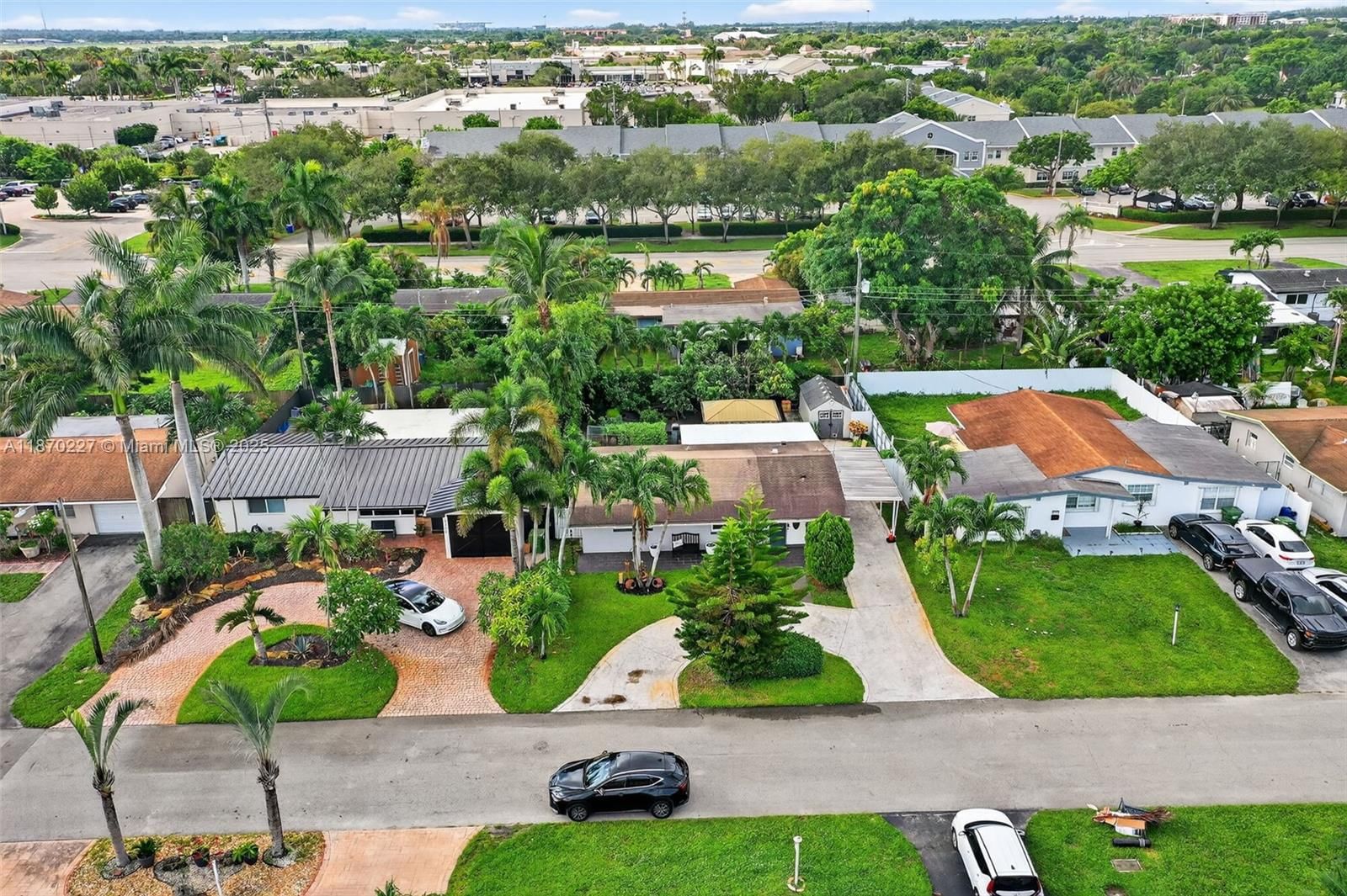 Real estate property located at 8210 10th St, Broward, Boulevard Heights Sec 9, Pembroke Pines, FL