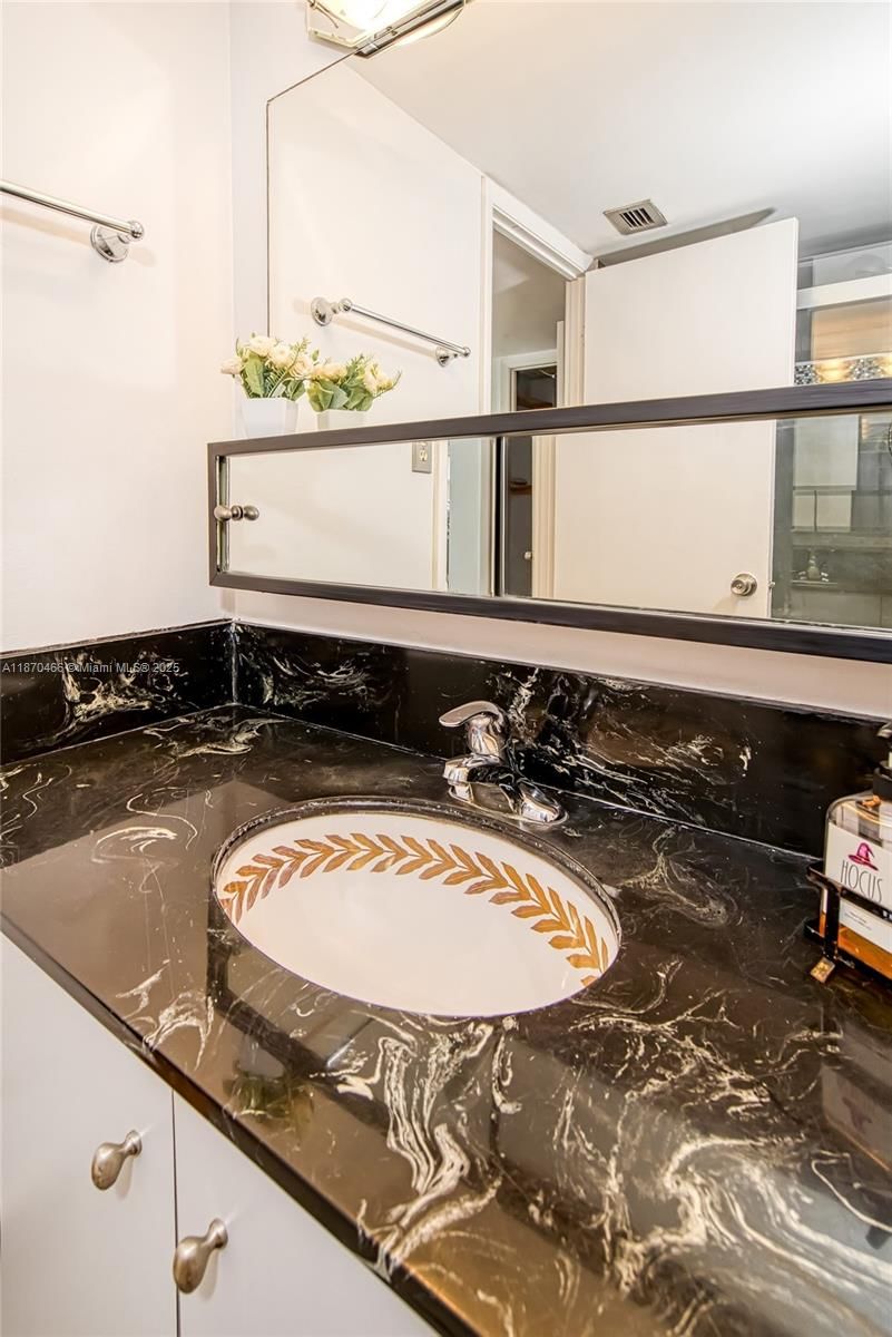 Real estate property located at 18021 Biscayne Blvd #1604, Miami-dade, Del Prado Marina, Aventura, FL