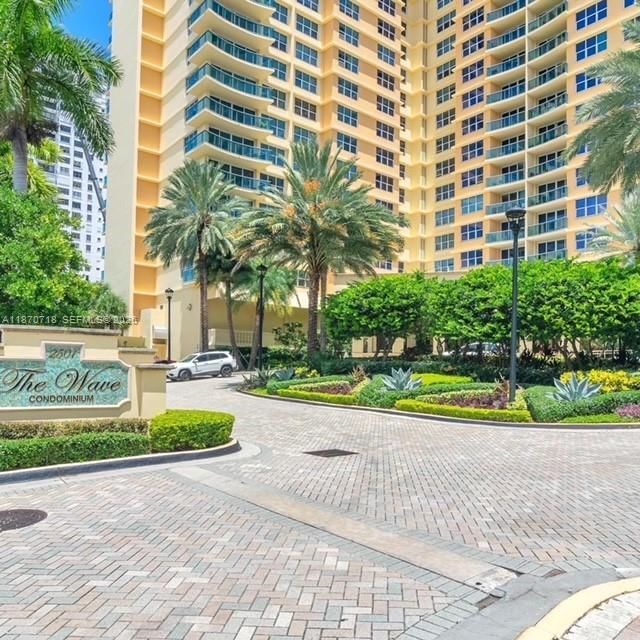 Real estate property located at 2501 Ocean Dr #719, Broward, Wave Condo, Hollywood, FL