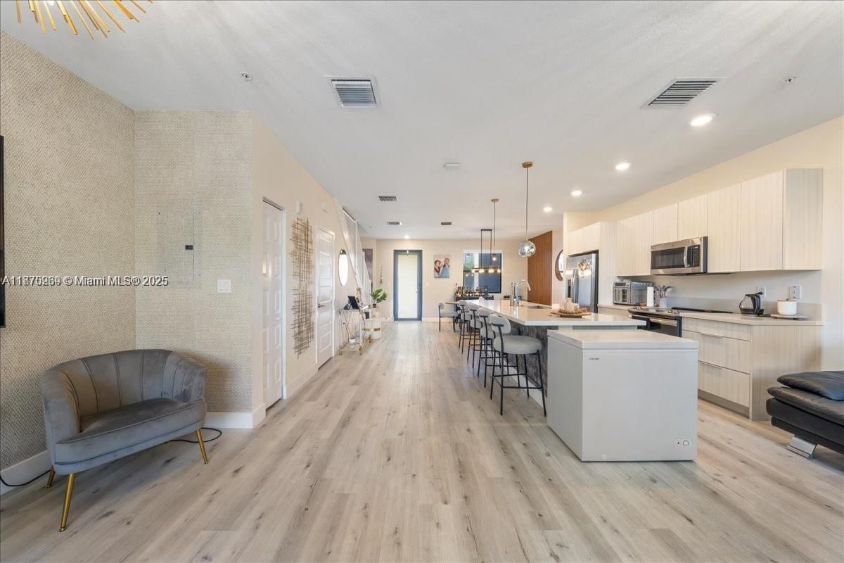 Real estate property located at 10413 82nd St #9, Miami-dade, Highland At Park Central, Doral, FL