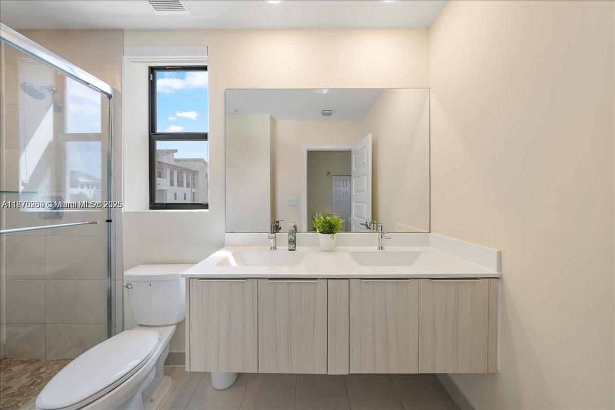 Real estate property located at 10413 82nd St #9, Miami-dade, Highland At Park Central, Doral, FL