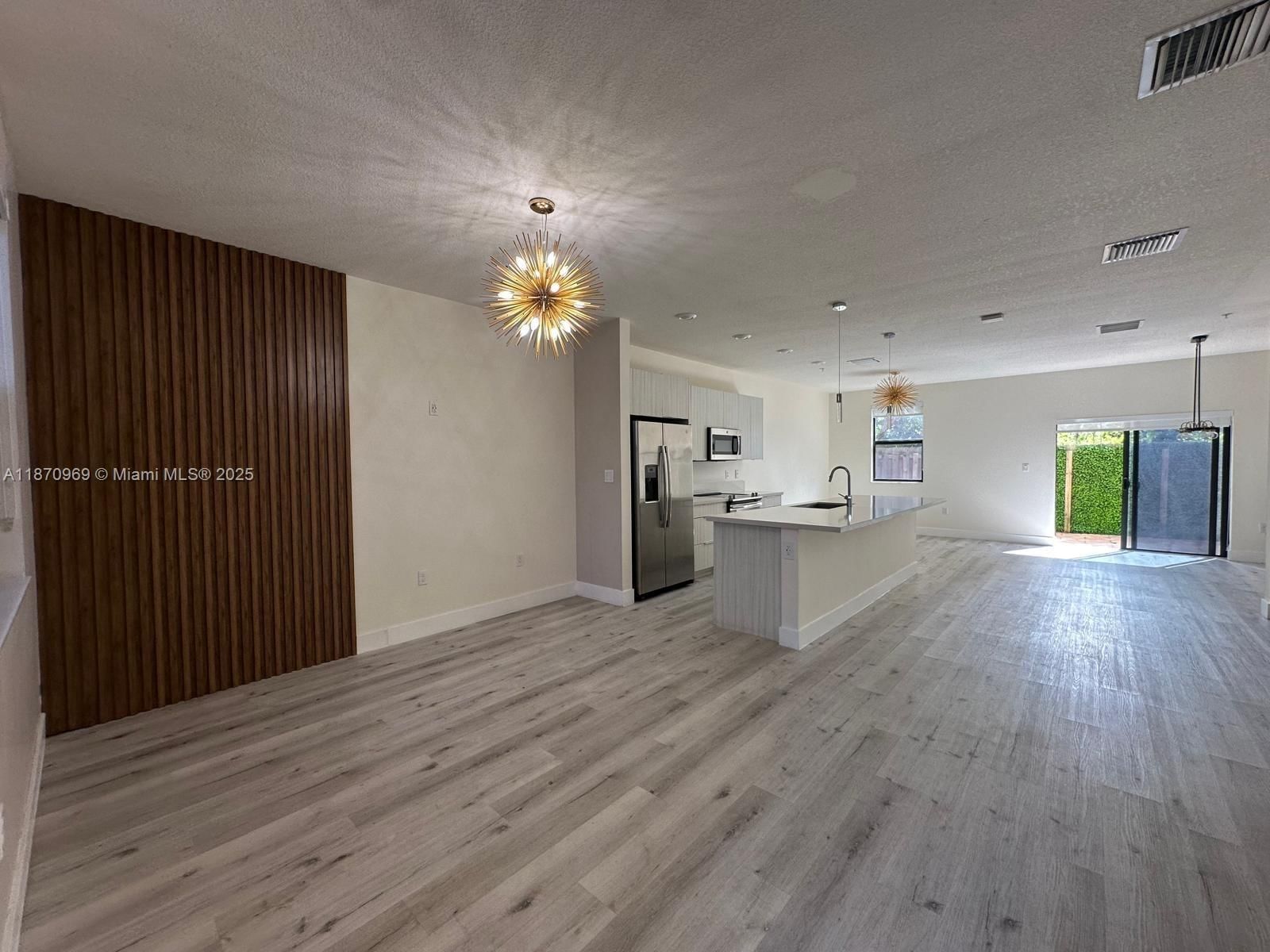 Real estate property located at 10413 82nd St #9, Miami-dade, Highland At Park Central, Doral, FL