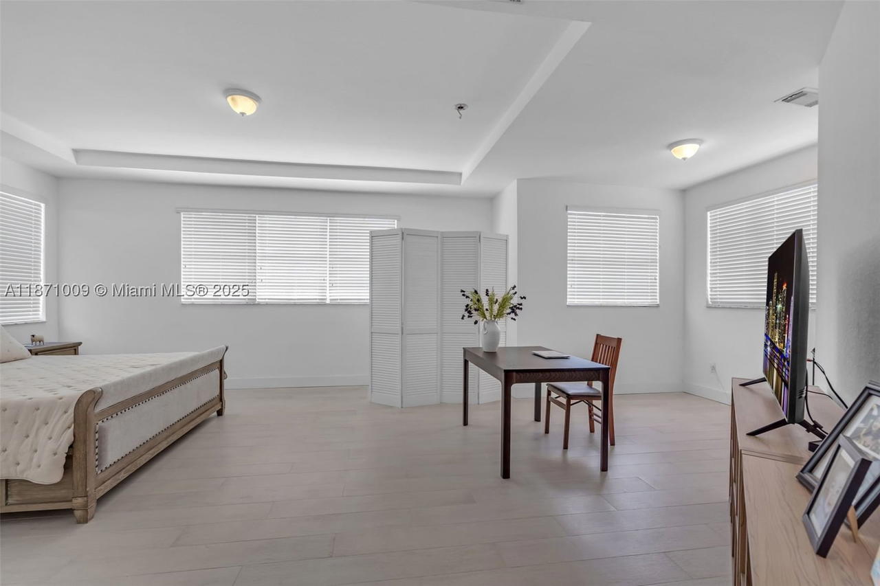 Real estate property located at 8467 110th Pl, Miami-dade, Galapagos Ii, Doral, FL