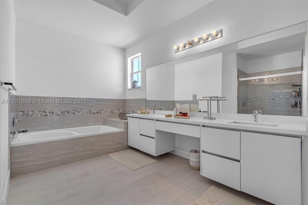Real estate property located at 8467 110th Pl, Miami-dade, Galapagos Ii, Doral, FL