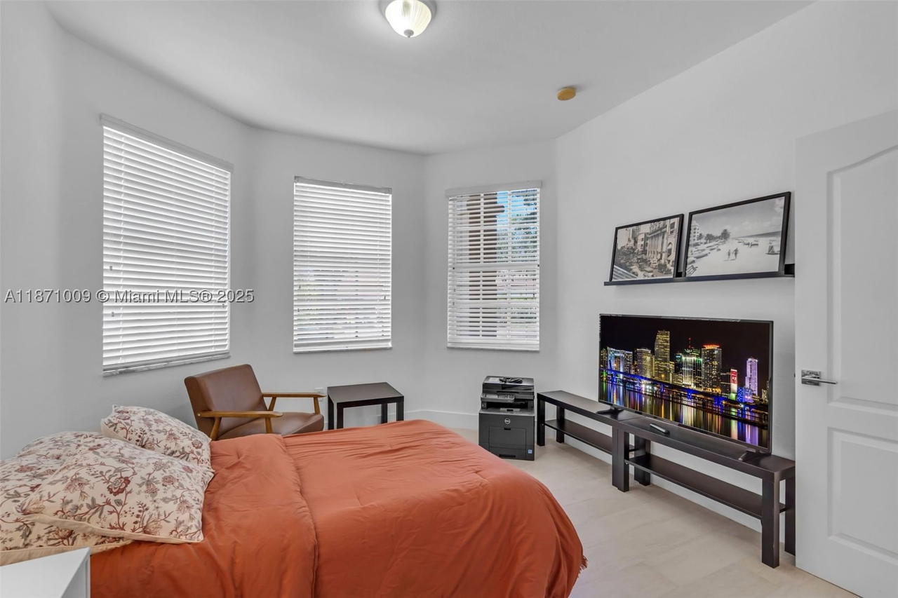 Real estate property located at 8467 110th Pl, Miami-dade, Galapagos Ii, Doral, FL