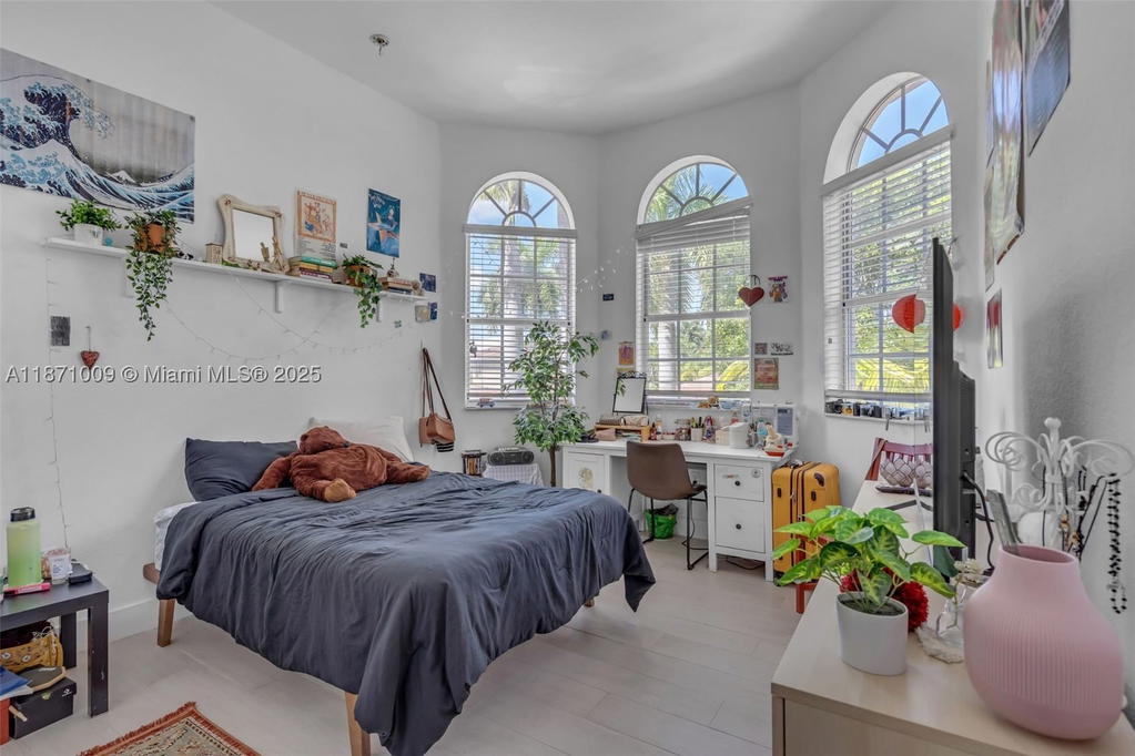 Real estate property located at 8467 110th Pl, Miami-dade, Galapagos Ii, Doral, FL