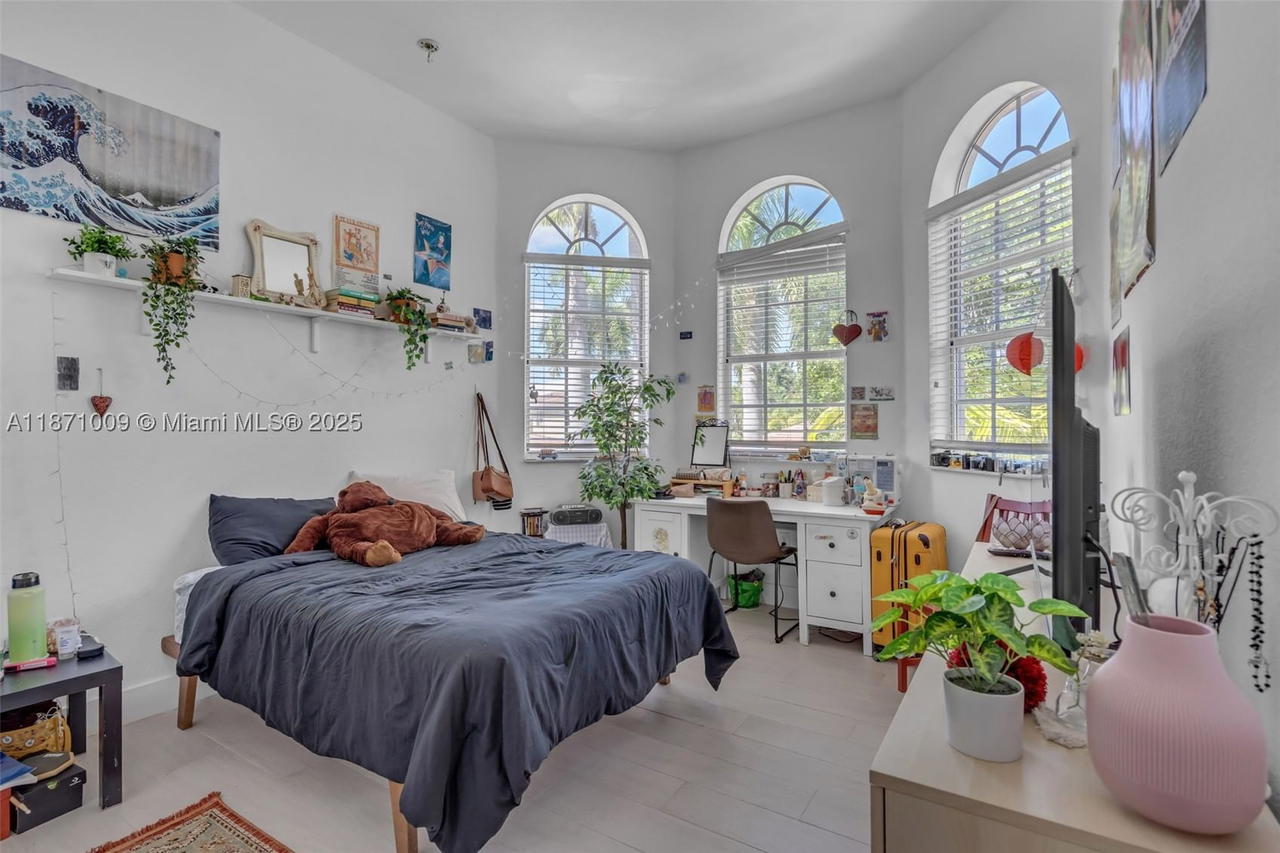 Real estate property located at 8467 110th Pl, Miami-dade, Galapagos Ii, Doral, FL
