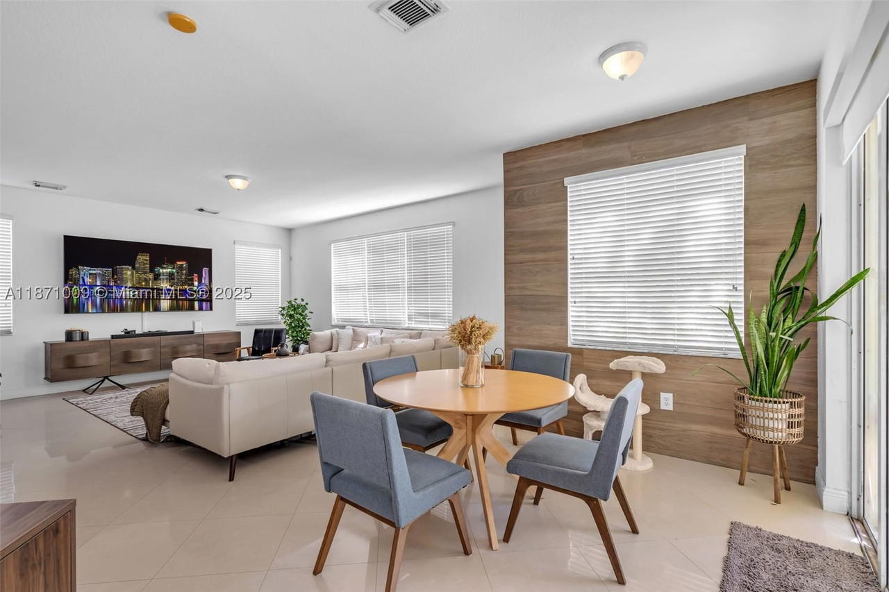 Real estate property located at 8467 110th Pl, Miami-dade, Galapagos Ii, Doral, FL