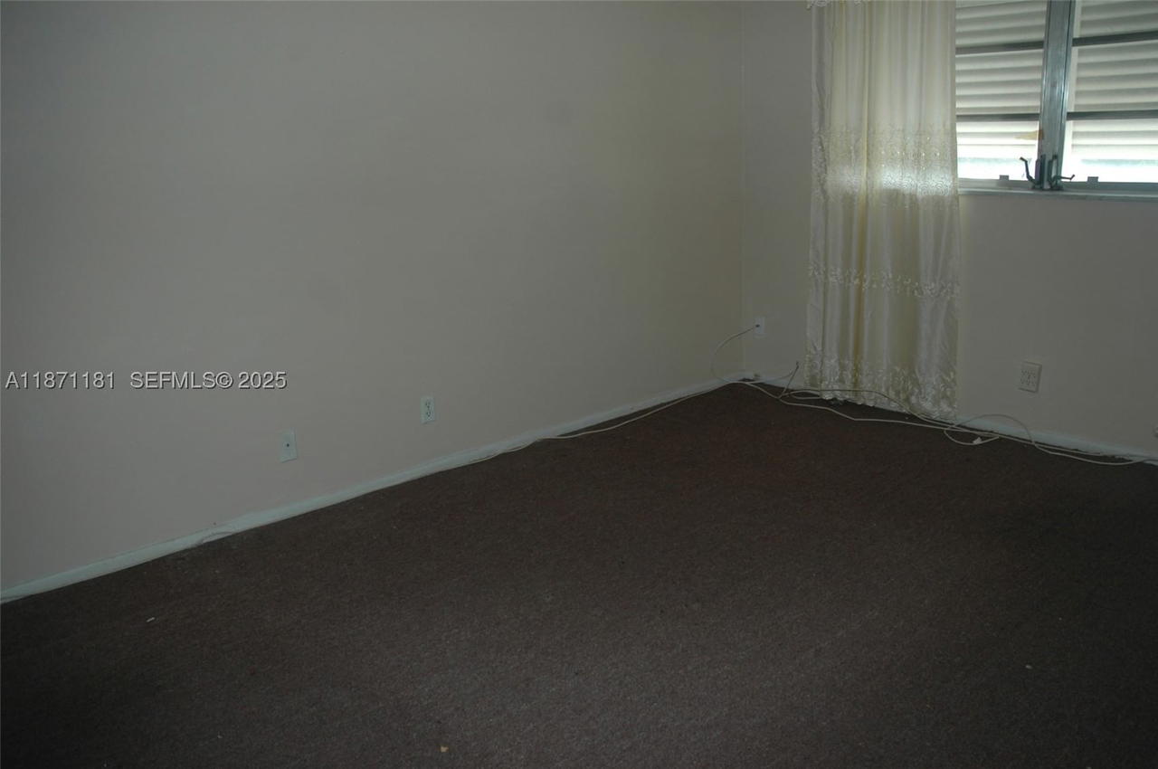 Real estate property located at 5300 Washington St Q307, Broward, Beverly Hills Condo Numbe, Hollywood, FL